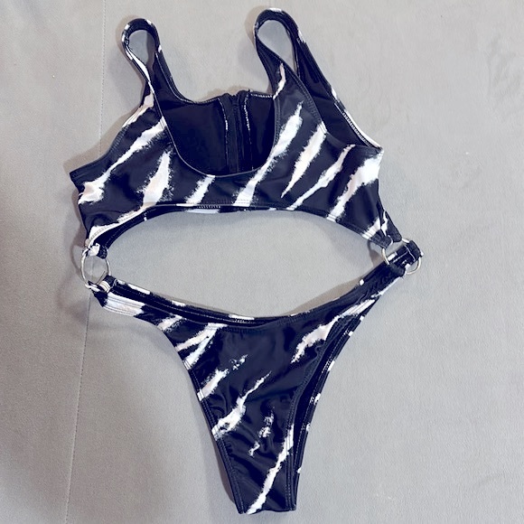 Matte Collection Riley Monokini - Picture 3 of 6